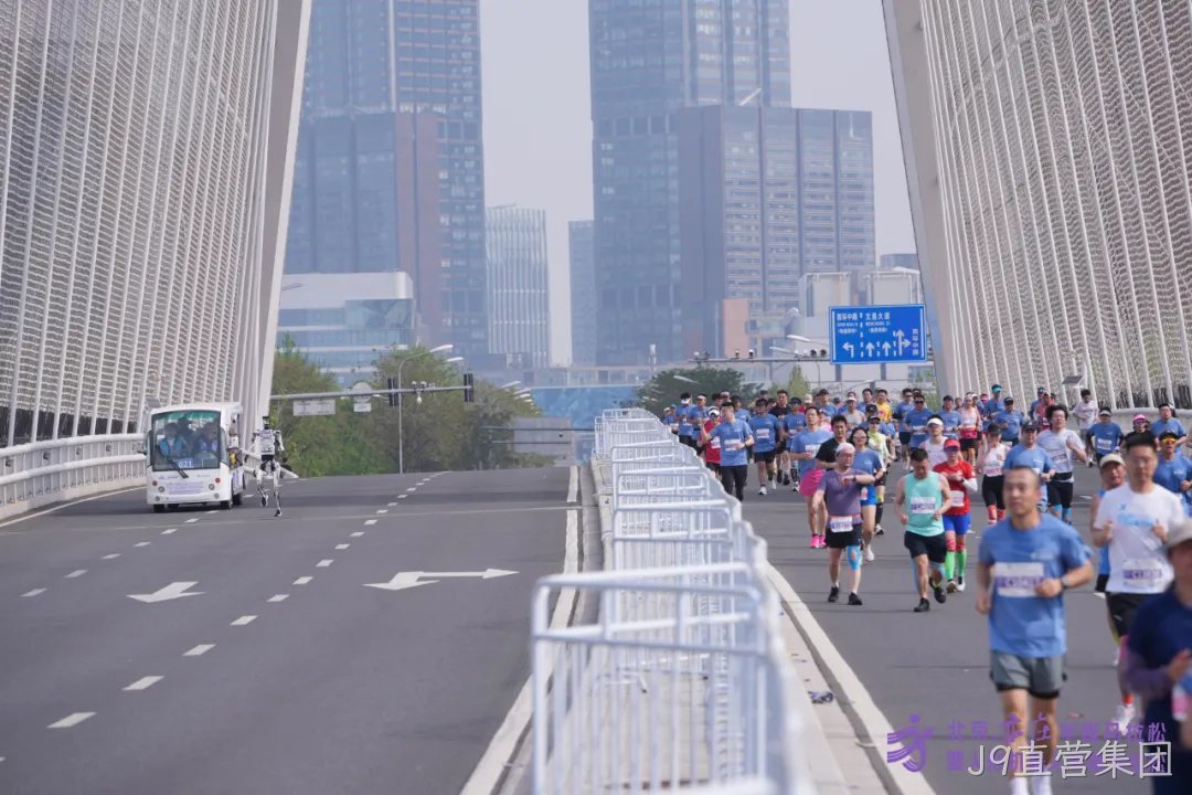 全力以赴，问鼎巅峰——J9直营集团参加北京亦庄半程马拉松