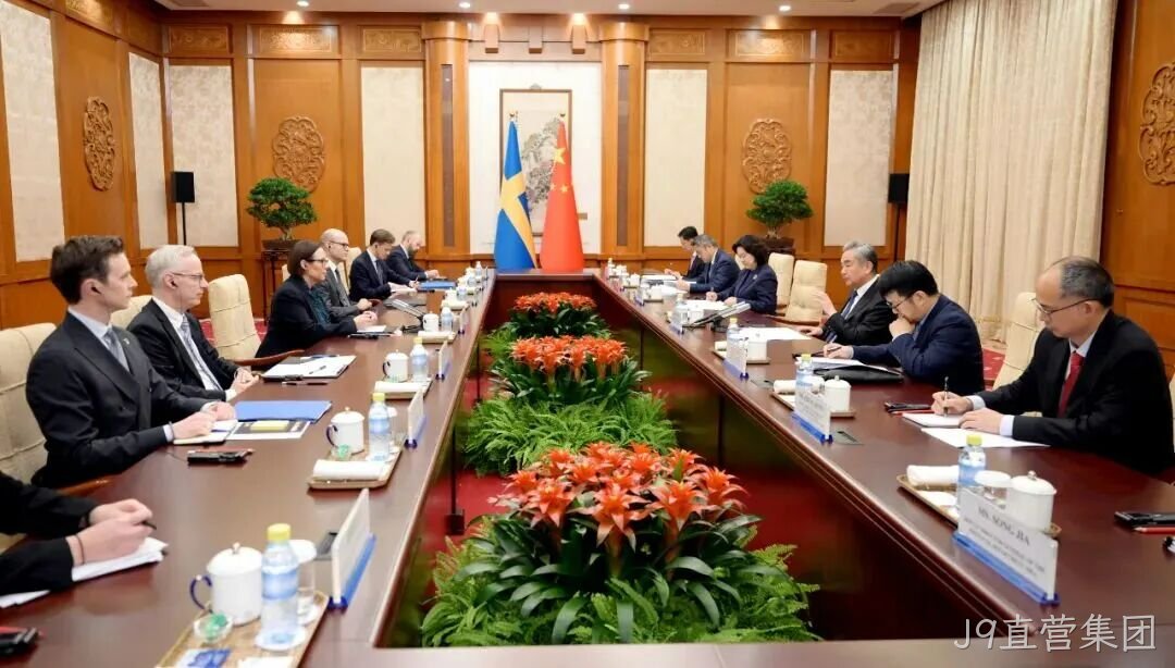 王毅会见瑞典外交大臣斯蒂纳加德